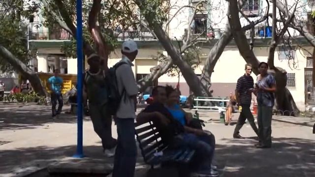 Танцы в центре Гаваны. Она нас не сожрёт?:) смотреть онлайн
