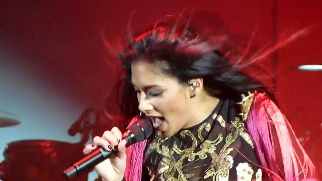 Nicole Scherzinger - 19/02/12 LONDON Hmv Hammersmith Apollo ( I will survive / Hush Hush) смотреть онлайн