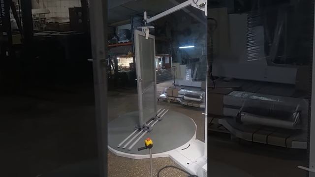 Паллетоупаковщик DAKON Profi 2230 для упаковки окон и дверей.