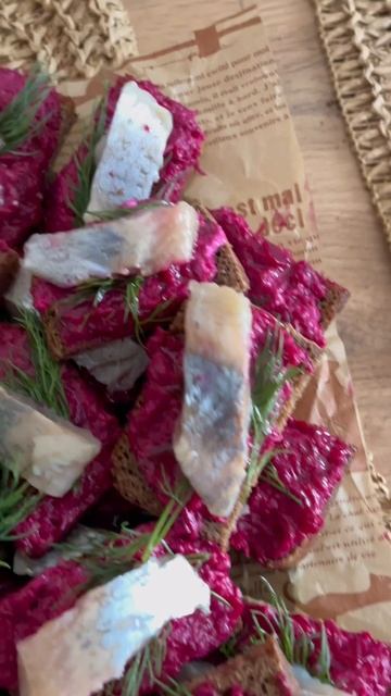 Закуска, хлеб, свёкла, сельдь