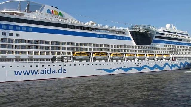 Hamburg , loď AIDA смотреть онлайн