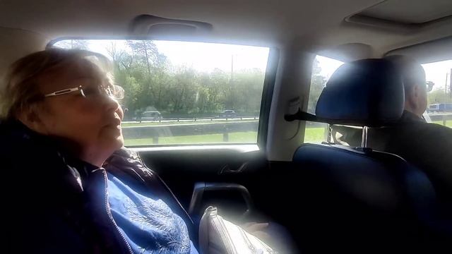 СЕСТРА ВОРЧИТ НА БРАТА .