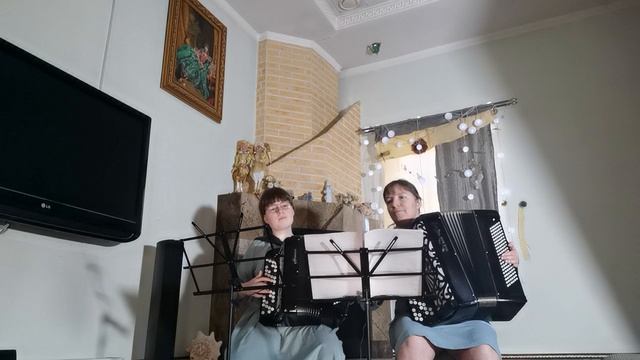 Оригинальный вальс . Композитор Ф.Бушуев . Исп.Амелия и Елена Баталовы . Видеооператор Баталов Ян . смотреть онлайн