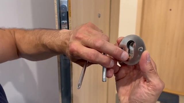 Mul-t-Lock Rozeta Antywłamaniowa do drzwi - Osłona wkładki bębenkowej - AltumPolska смотреть онлайн