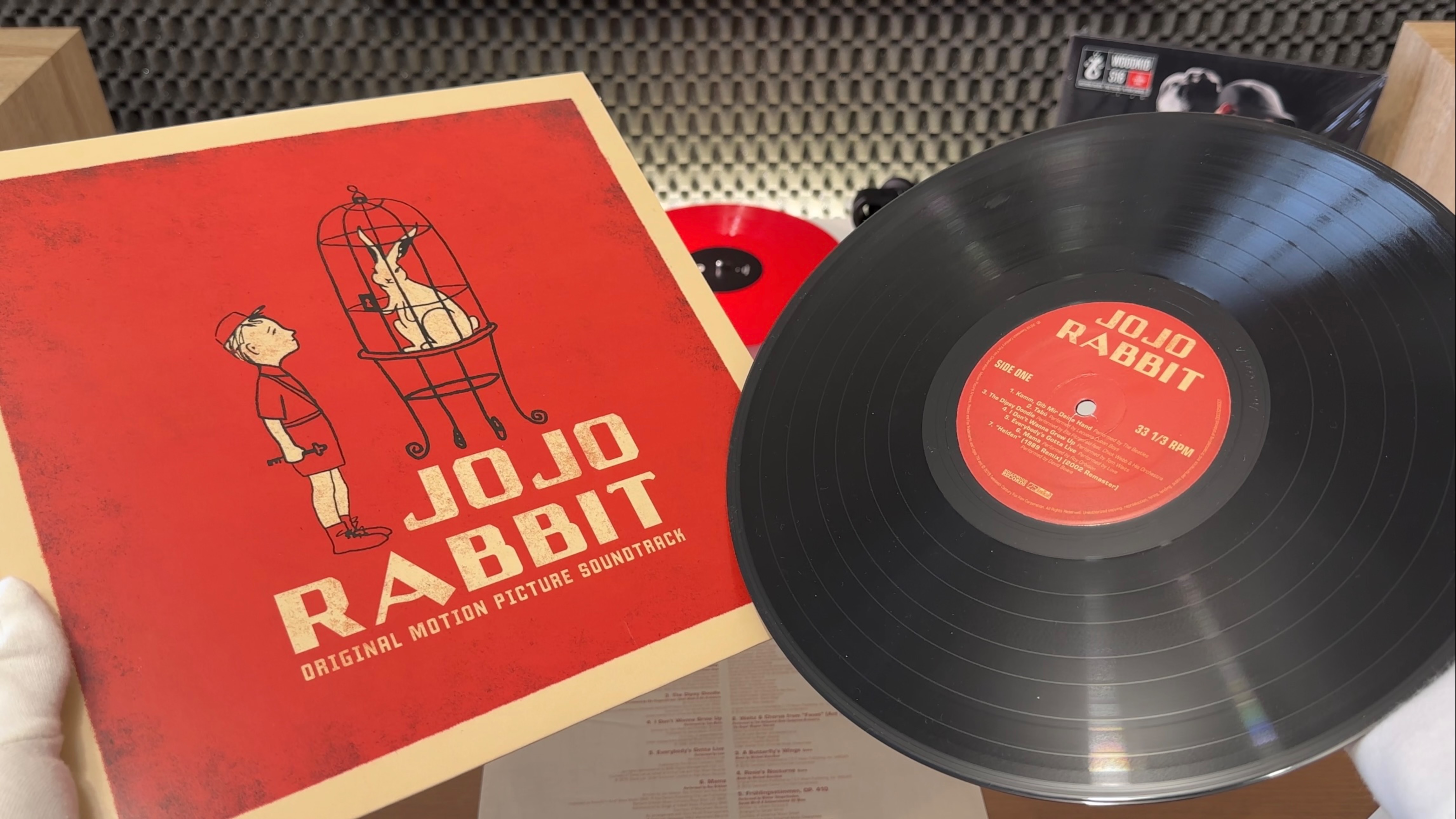 Распаковка и обзор виниловой пластинки OST Jojo Rabbit смотреть онлайн