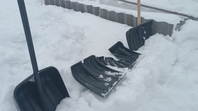 Лопата. Снегоуборочная лопата. Как выбрать лопату для уборки снега.