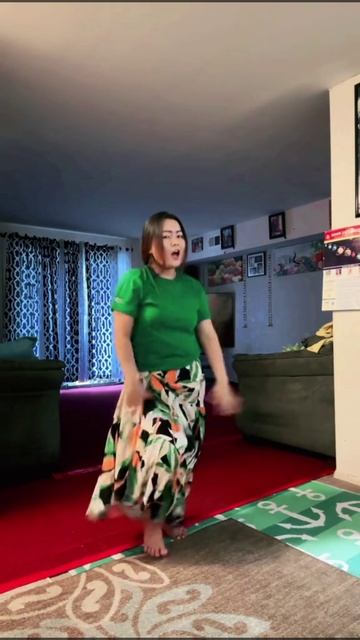 Beautiful Young Housewife смотреть онлайн