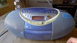 Sony CFD-S35CP + Kiss "Love Gun"