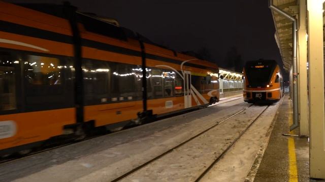 Дизель-поезд 2237 на ст. Тарту / DMU Train At Tartu Station