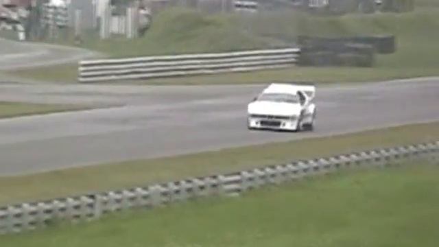 BMW M1's and McLaren F1 race car смотреть онлайн