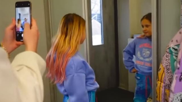 АМЕЛЬКА ВЫДАЁТ ЗАМУЖ ПОДРУЖКУ! от бедной барби до богатой модели!
ПРИШЕЛЬЦЫ В НАШЕМ ДОМЕ! смотреть онлайн