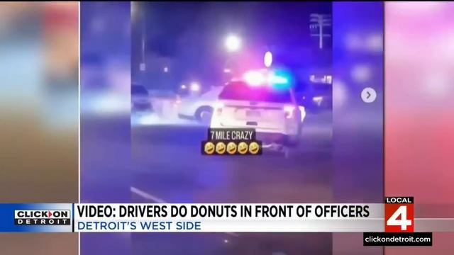 Drivers do donuts in front of police officers in busy intersection on Detroit's west side смотреть онлайн