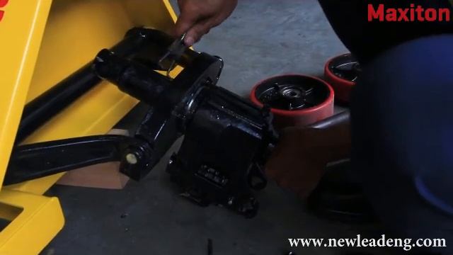 Repair Pallet Truck - Replace Hydraulic Pump смотреть онлайн
