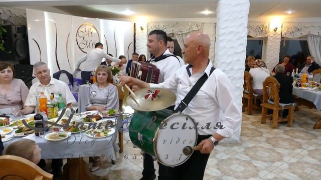 УКРАЇНСЬКЕ ВЕСІЛЛЯ. ЗАСТІЛЬНІ ПІСНІ, КОЛОМИЙКИ, ПРИКОЛИ. ГУРТ РОСА 2021. @VESILLYASHOW смотреть онлайн