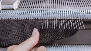 Вяжу очередную юбку / Лучшее переплетение для юбки прямого силуэта/ Выкройка на размер 58-60