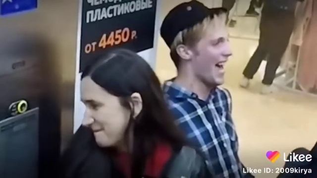 Цыпленок на портфеле