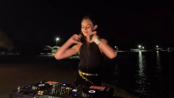 Albertina - ALDAR ISLAND SESSION