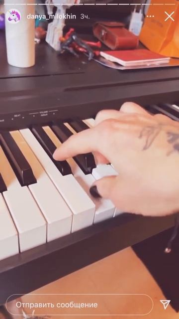 Милохин играет на ПИАНИНО 2 🎹 смотреть онлайн