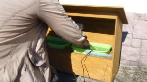 Ставим поилку для пчел