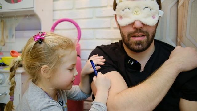 Папа угадывает рисунок Челлендж смотреть онлайн