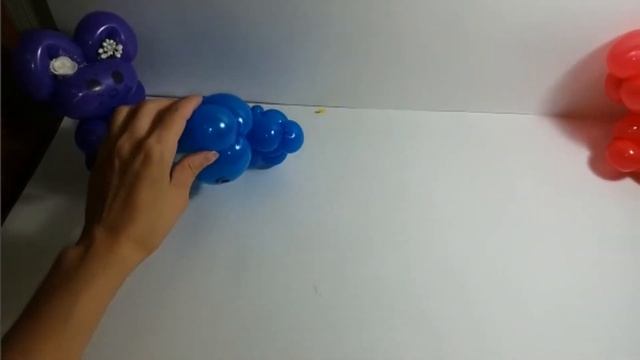 Китти. Учим цвета с Китти. Лопаем шары с Китти. Развивающие Видео