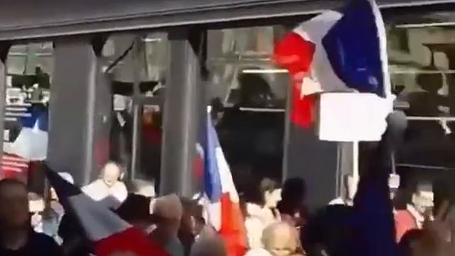 «Макрон, мы не будем умирать за Украину!» смотреть онлайн