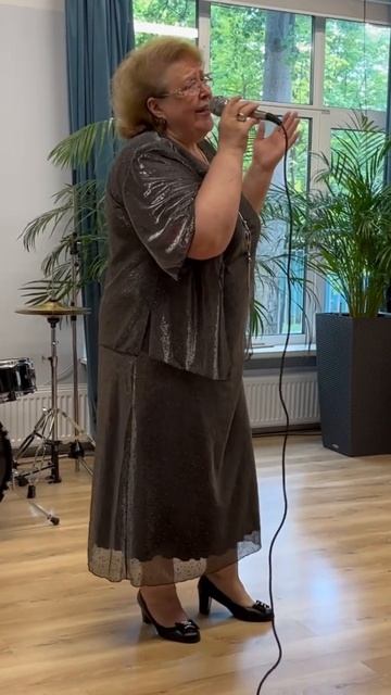 «Мы с тобой два берега у одной реки» поёт Татьяна Акулова