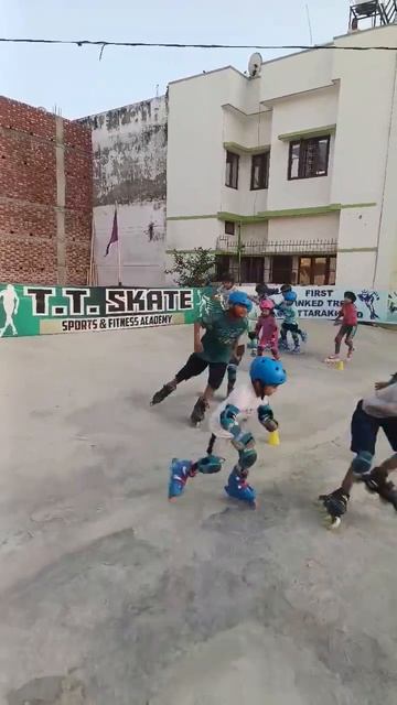 #skating #learnskating #dehradunskater #ttskate #howtolearnskating #alpinist_md_sohail #skatingvide смотреть онлайн