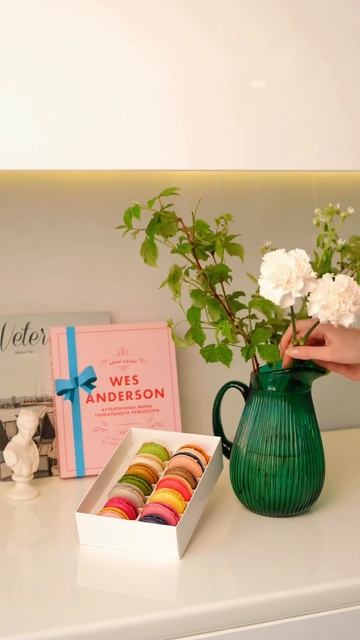 Закажи ей монбоны и цветы #macaron #сладкиеподарки #десерты #подаркимосква #макарон #monbon