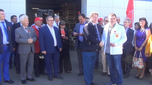 Из подмосковного Совхоза имени Ленина в Новороссию отправился 63-й гуманитарный конвой КПРФ смотреть онлайн