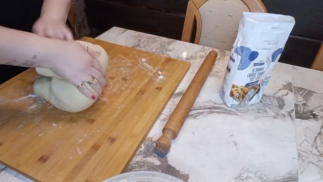 Пончики з дріжджового тіста.