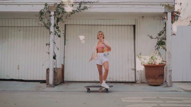 ROXY x GRLSWIRL Present: Skate Diaries - Ep 1 How To Stand On Your Board смотреть онлайн