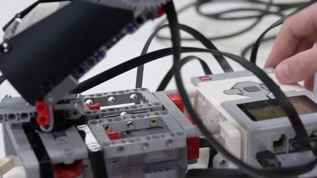 Открытый региональный чемпионат по робототехнике «Промробофест». Видеосюжет.