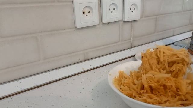 2 картошка болса өте тойымды тағам.Очень простой рецепт только нужно картошка.