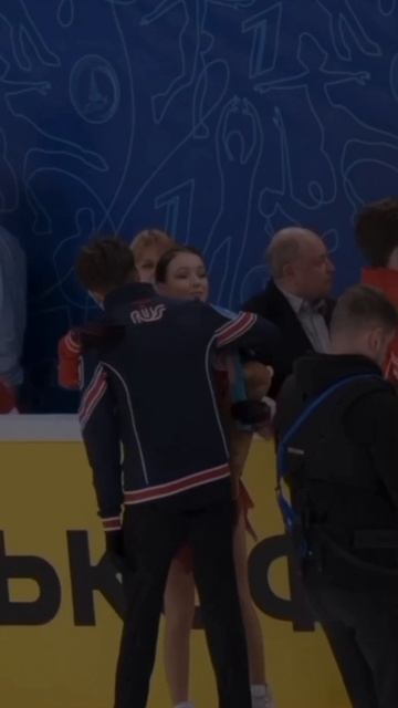 Просто как они обнимаются 🫂❤️ #фигурноекатание #love #врек #ками #женя #канон #милота #iceskating смотреть онлайн