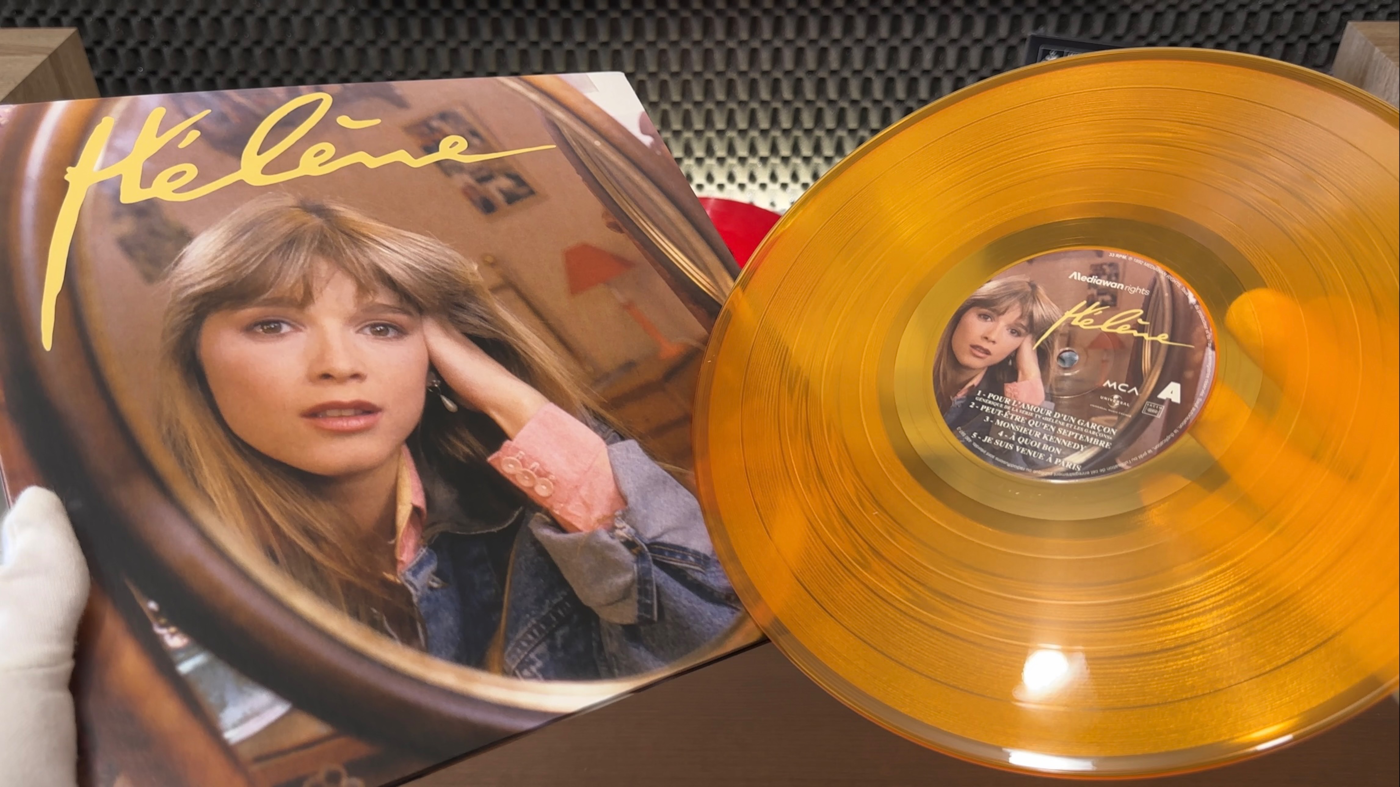 Распаковка и обзор виниловой пластинки Hélène – Pour L'amour D'un Garçon смотреть онлайн