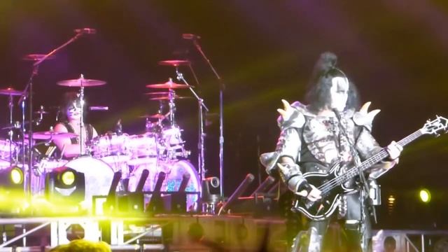 KISS "Freedom to Rock" Tour - 2016 - (FULL LENGTH KONCERT: 1:26:43 - MULTI-VENUE, MULTI-CAM EDITING смотреть онлайн