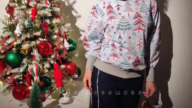 Из футера 2-х нитки с новогодним принтом можно сшить массу подарков близким и себе