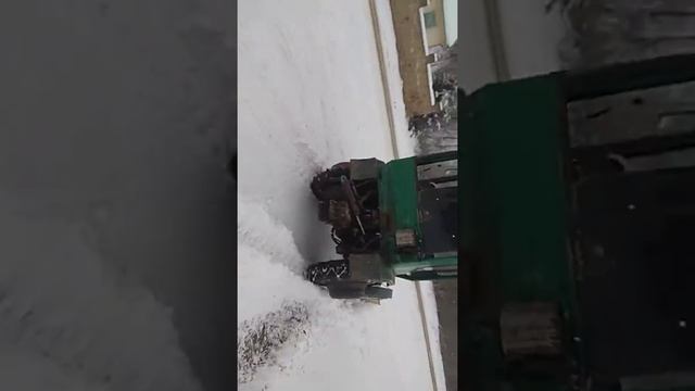 Дріфт на міні тракторі.Як правильно чистити сніг смотреть онлайн
