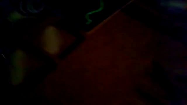 Жулик залез на ёлку и...