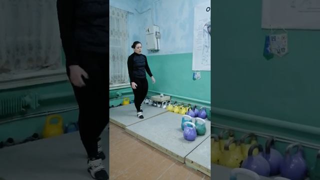 Гиревой спорт. Рывок 24,22,20кг:2мин. смотреть онлайн