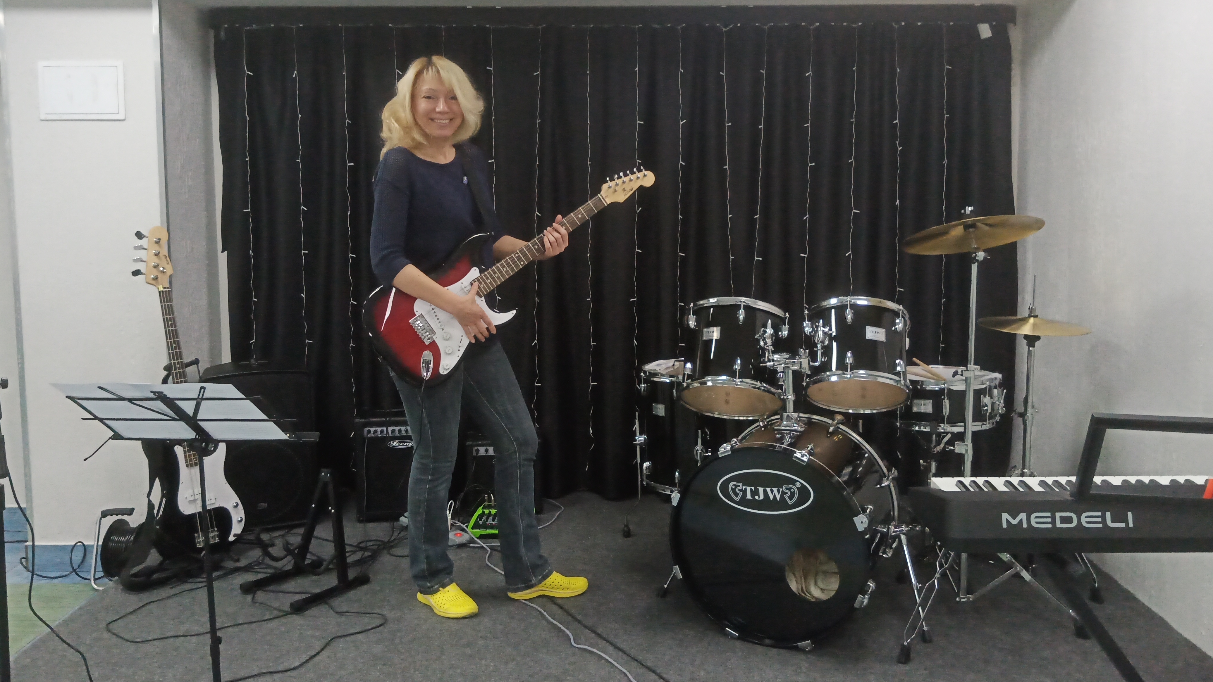 Бесплатное занятие на музыкальных инструментах в городе Красногорске. смотреть онлайн