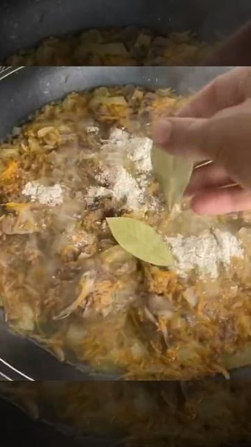 Куриная печень тушёная с луком и морковью