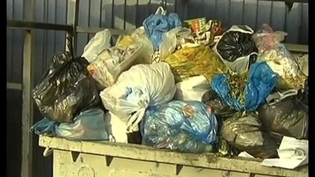 Центр города погряз в мусоре смотреть онлайн