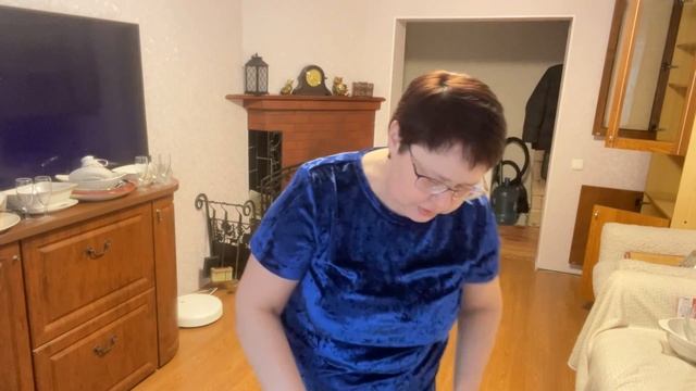 И мне снова неймётся! Всё из шкафа долой! смотреть онлайн