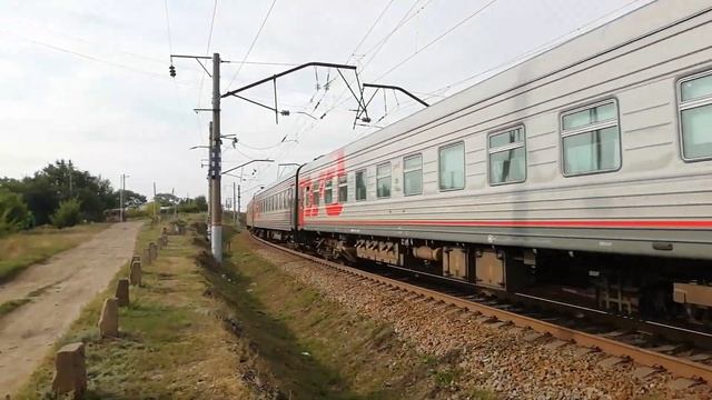 "Саратовский гость". ЭП1-363 "Кирпич" с поездом №593 Анапа - Воркута. смотреть онлайн