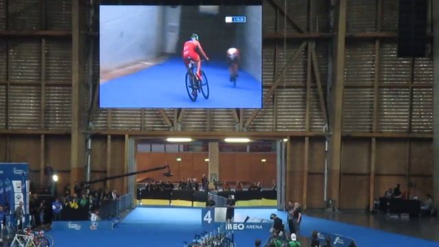 2016 Lisbon ETU Triathlon European Championships : Elite Men T2 transition смотреть онлайн