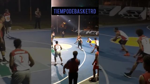 Juego de Baloncesto en el GAD - TIEMPODEBASKETRD смотреть онлайн