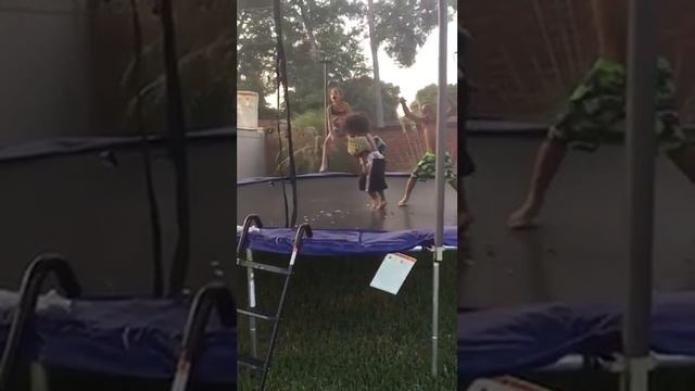 Kaydin and Kalil on the trampoline смотреть онлайн