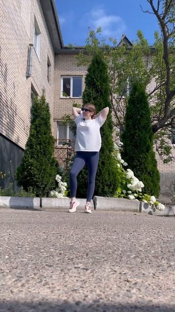 Спорт стайл 🥎 играть в бадминтон со мной будешь? Ps: выходные будут длинные☀️ теплые